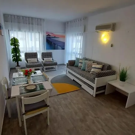 Lovely Flat 1 Min From The Beach Apartment